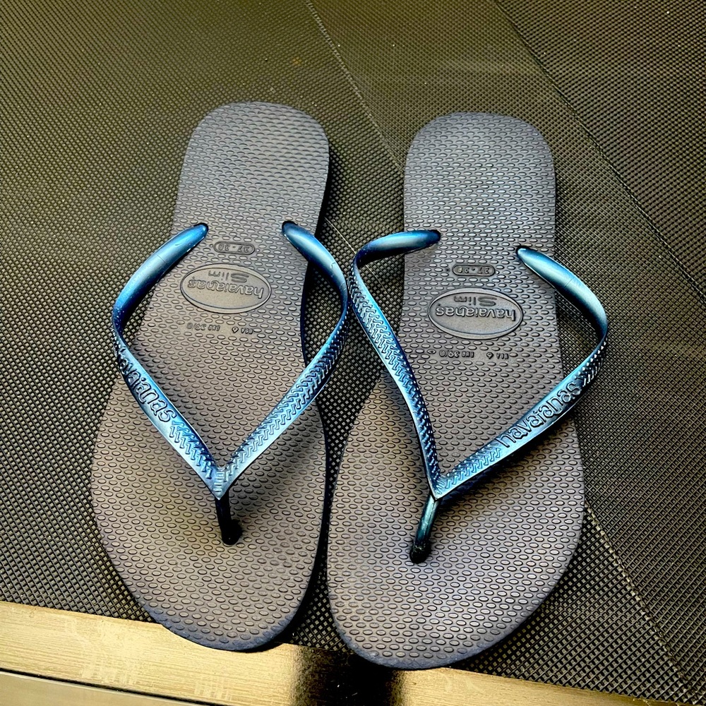 Havaianas navy  blue with metallic straps size 38-38